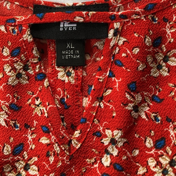 Red floral blouse - Picture 2 of 5